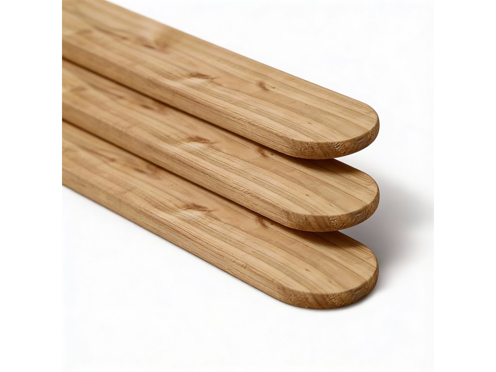 Detail modřínových latí Detail modřínových plotových latí